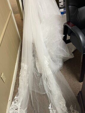 BRAND NEW IVORY WEDDING DRESS